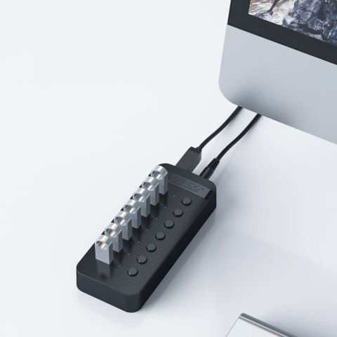 Hub CT2U3-13AB z włącznikami 13x USB-A - czarny Hub CT2U3-13AB z włącznikami 13x USB-A - czarny